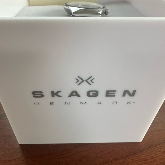 NWT, Skagen Woman's Watch - Picture 3 of 5